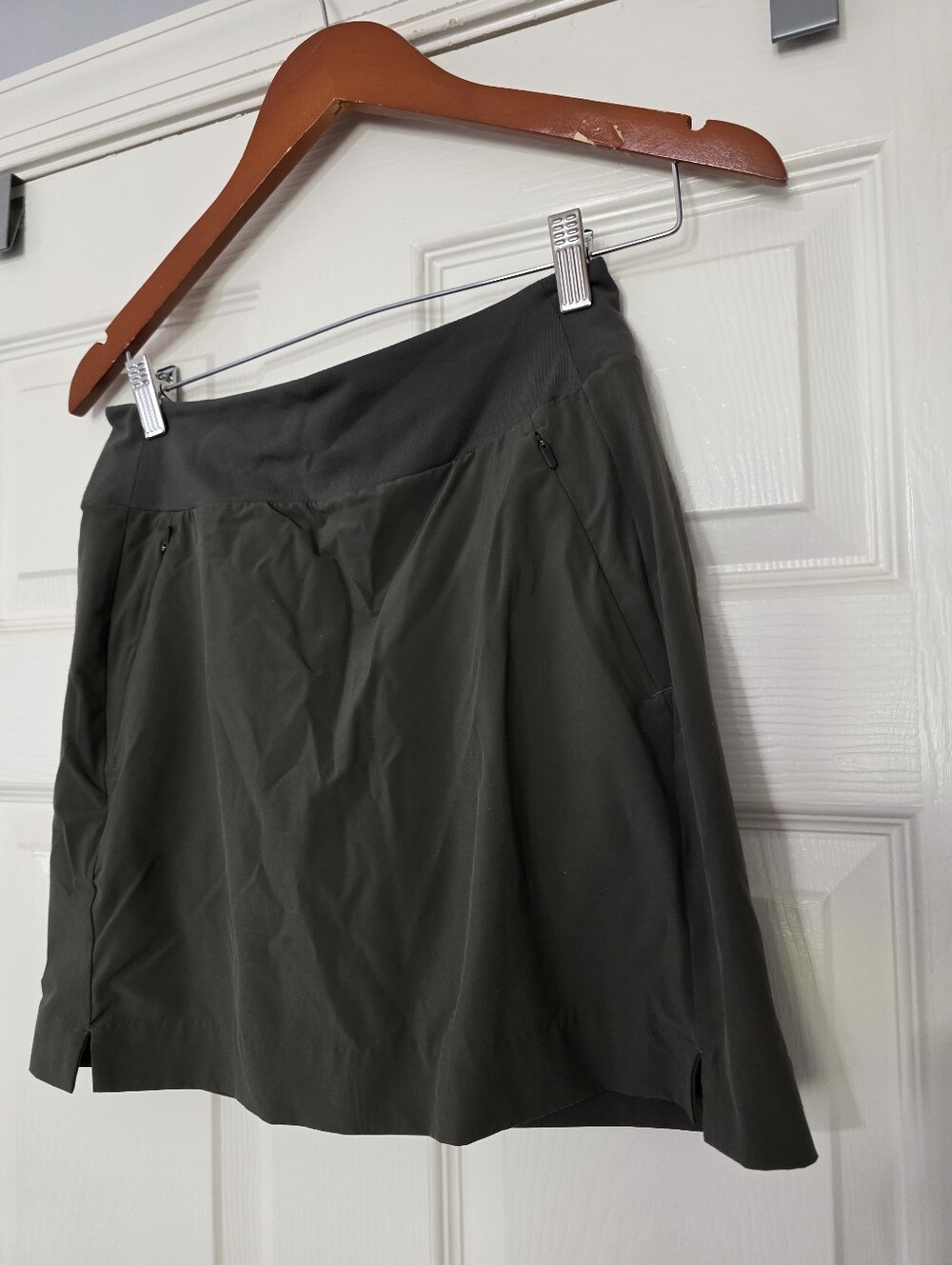 Athleta Womens Size 2 Skort Soho Hiking Skirt Attached Short Olive Green Pockets